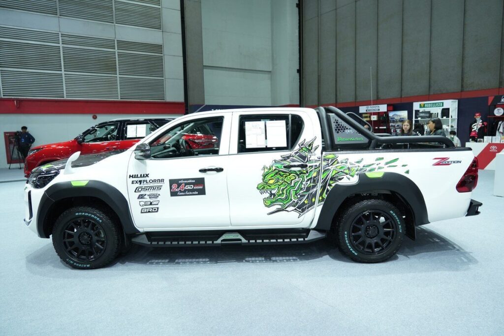 Toyota Hilux Revo Double Cab Z Edition 2026 มุมด้านข้าง