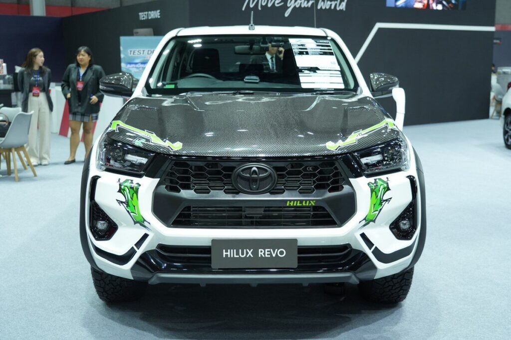 Toyota Hilux Revo Double Cab Z Edition 2026 มุมด้านหน้า