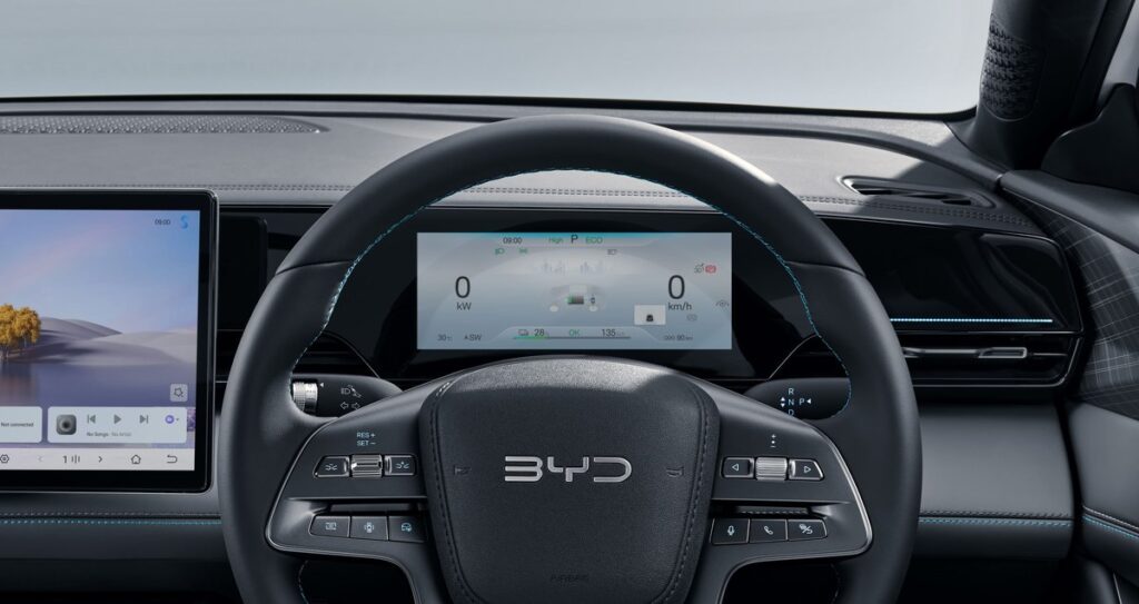 พวงมาลัยและหน้าจอเรือนไมล์ BYD SEAL 6 ปี 2026