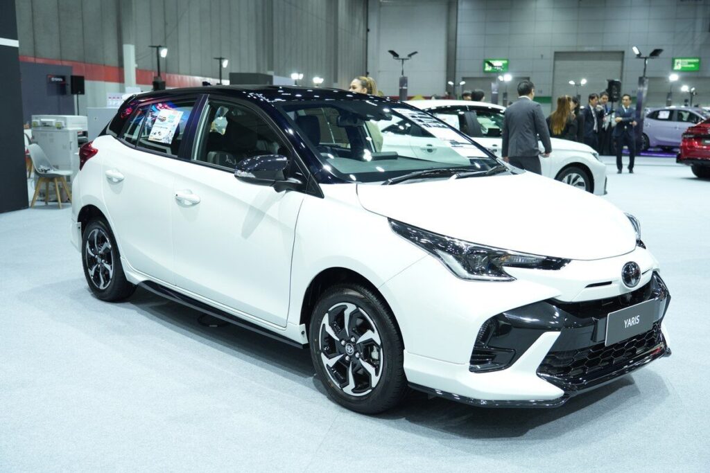 Toyota Yaris 2026 มุมด้านข้างหน้า