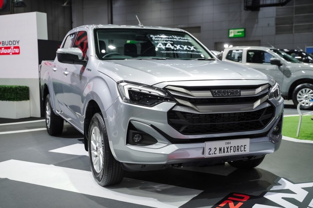 ISUZU D-MAX CAB4 2.2 Ddi MAXFORCE เกรด L สีเงินในงาน FAST Auto Show 2026