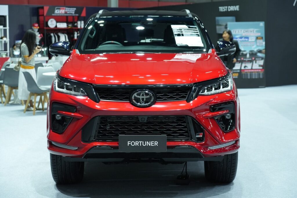 Toyota Fortuner Leader G Plus 2026 มุมด้านหน้า