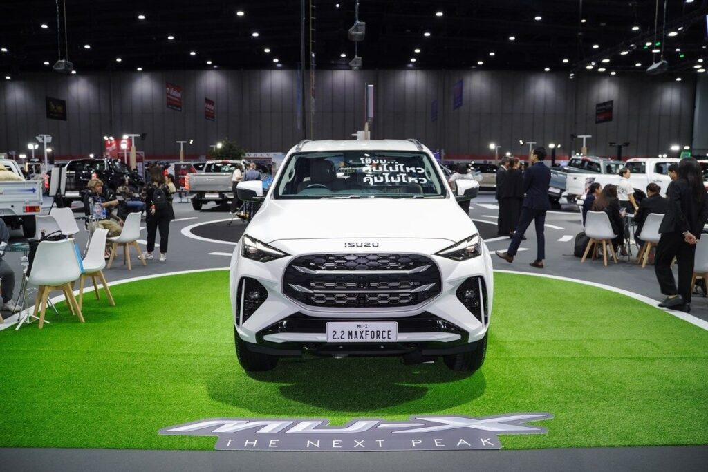 MU-X THE NEXT PEAK 2.2 Ddi MAXFORCE รุ่น ELEGANT สีขาวในงาน FAST Auto Show 2026