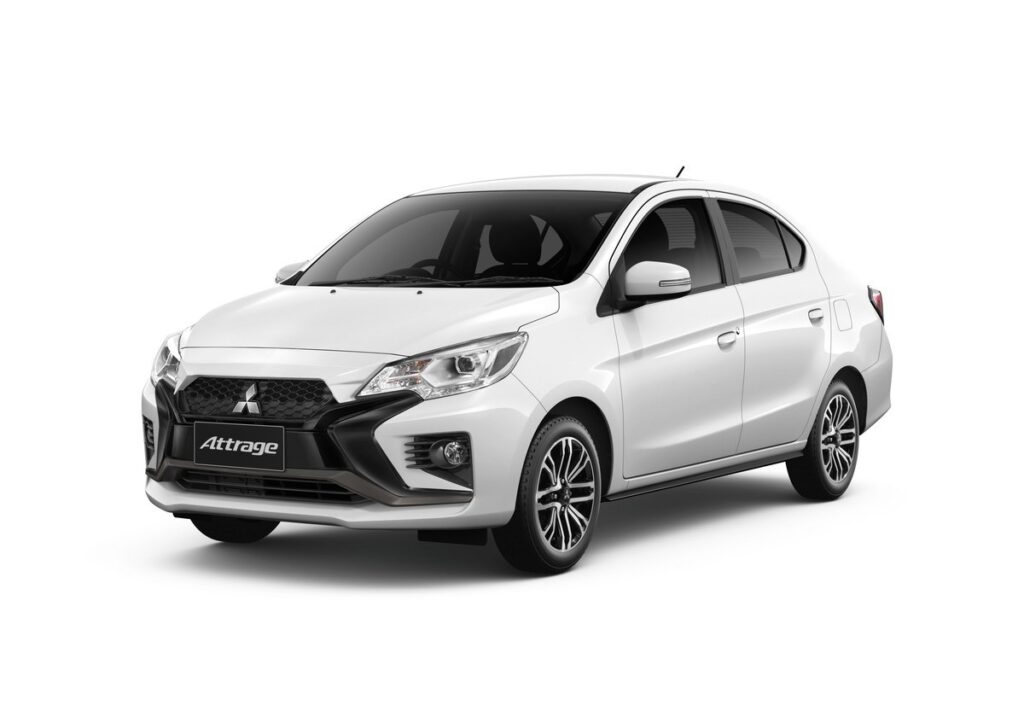 Mitsubishi Attrage 2026 สี White Diamond มุมหน้าซ้าย