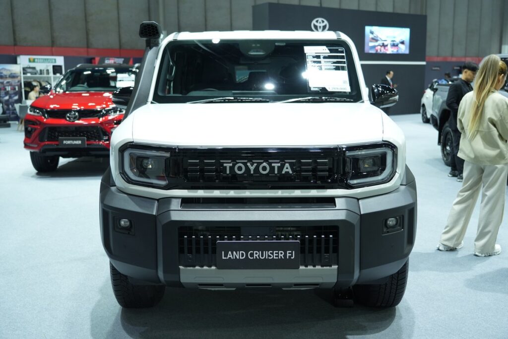Toyota Land Cruiser FJ 2026 มุมด้านหน้าในงาน FAST Auto Show 2026