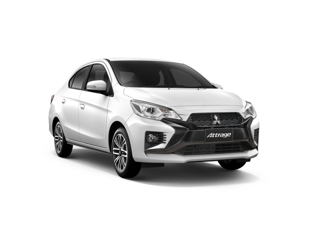 Mitsubishi Attrage 2026 สี White Diamond มุมหน้าขวา