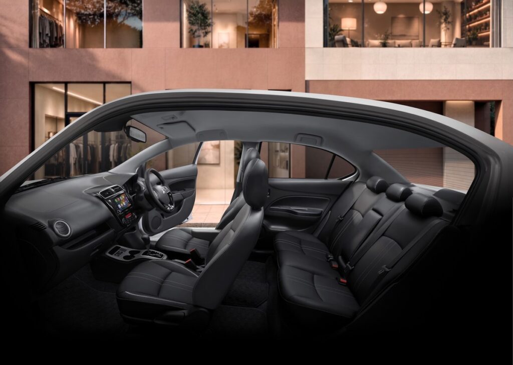 ภาพหน้าข้อมูลห้องโดยสารด้านข้าง Mitsubishi Attrage 2026