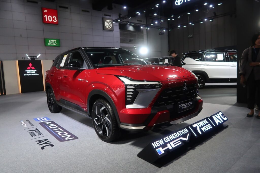 Mitsubishi Xforce HEV สีแดงในบูท FAST Auto Show 2026