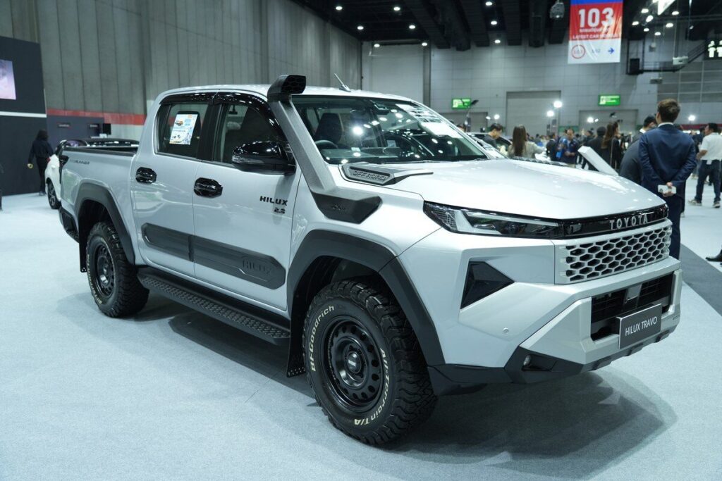 Toyota Hilux Travo Prerunner 2026 มุมข้างหน้า