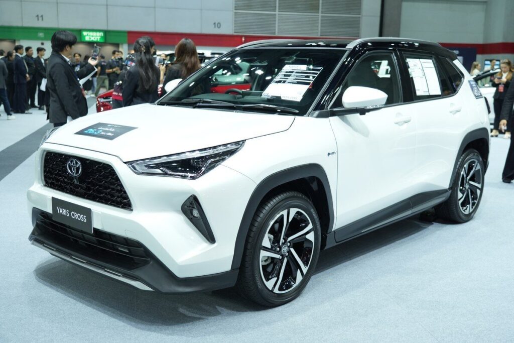 Toyota Yaris Cross 2026 สีขาวมุมข้างหน้า