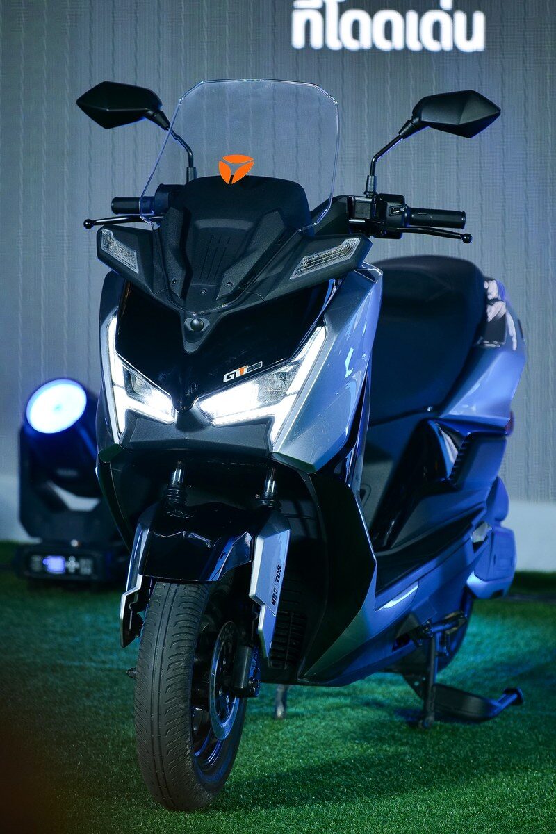Yadea GT80 2026 สีน้ำเงิน มุมด้านข้าง