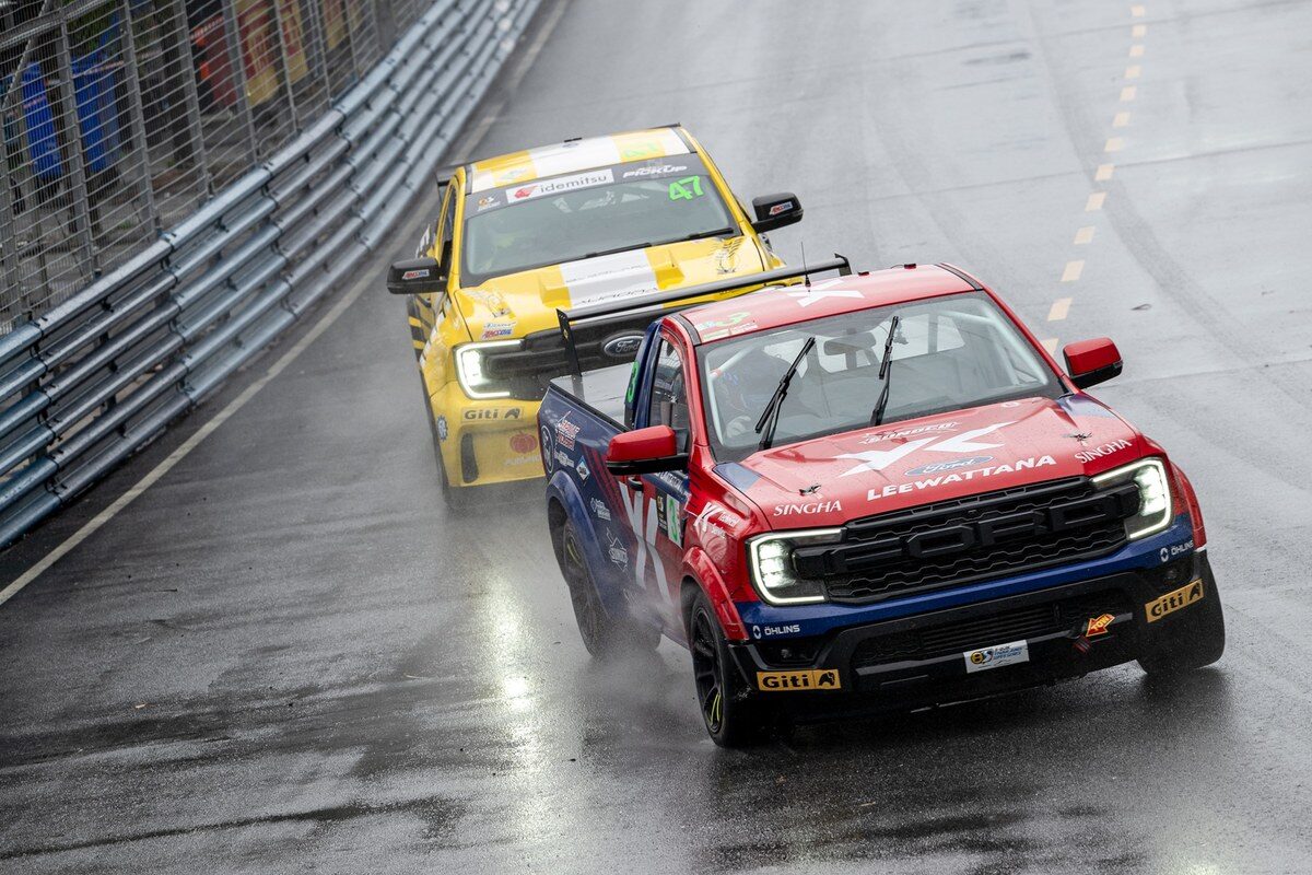 Ford Ranger V6 Racing หมายเลข 3 ของแซนดี้ เคราแก้ว สตูวิค ระหว่างการแข่งขันในสนามที่ 4