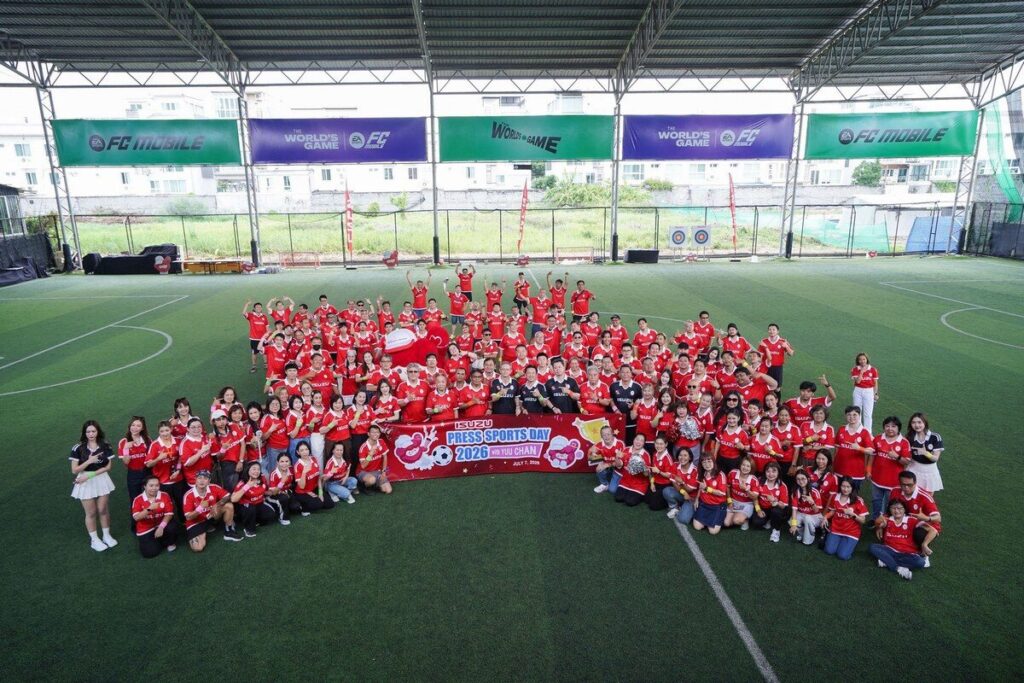 ภาพหมู่ผู้ร่วมงาน Isuzu - Press Sports Day 2026 with Yuu Chan