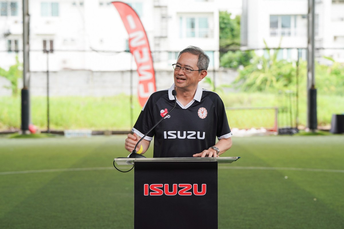 มร. ฮิโรยาสุ ซาโต้ กรรมการผู้จัดการ ตรีเพชรอีซูซุเซลส์ กล่าวเปิดงาน