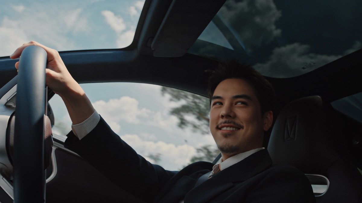 พีช พชร นั่งขับ AVATR 11 2026 ยิ้มผ่านหลังคากระจกพาโนรามา