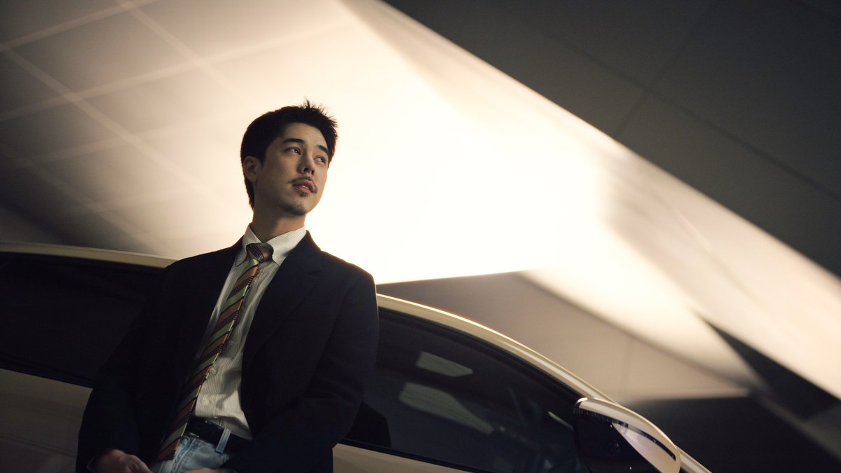 ภาพซิเนมาติกของ พีช พชร กับ AVATR 11 2026 ในแสงยามค่ำ