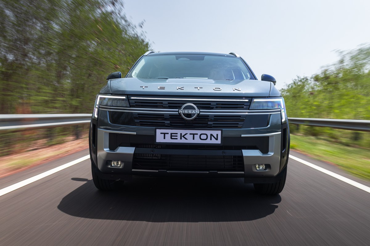 Nissan Tekton 2026 ขณะขับขี่บนถนน