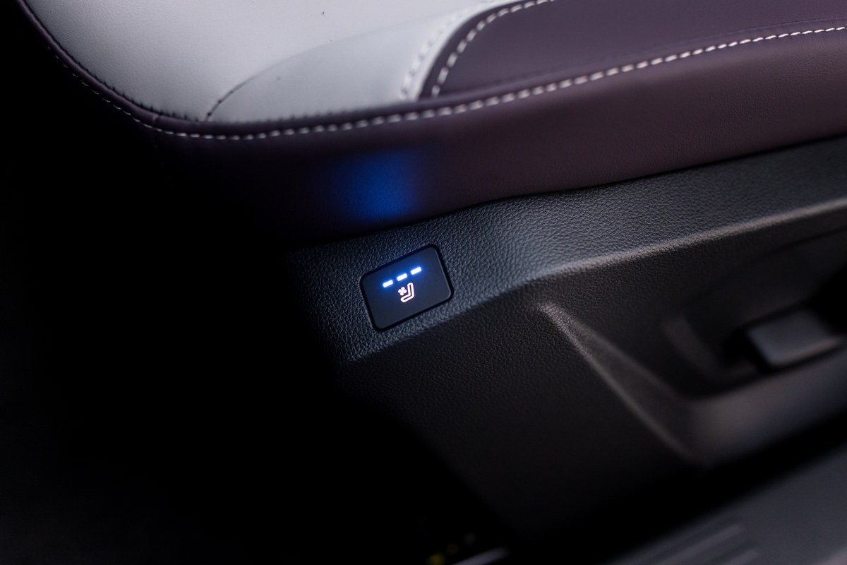 เบาะนั่งคู่หน้าพร้อมระบบระบายอากาศ Nissan Tekton 2026