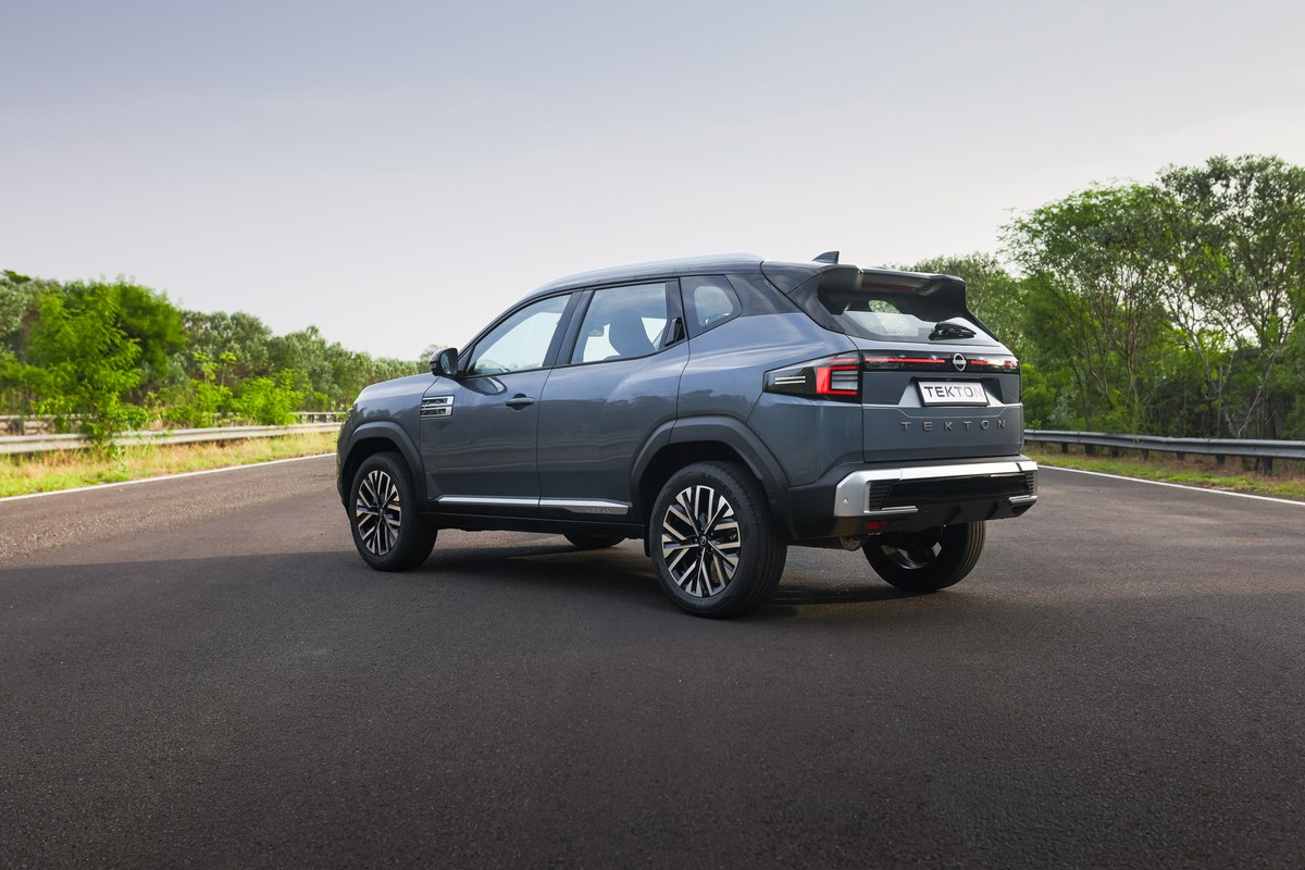 กระจังหน้าและโลโก้ TEKTON บน Nissan Tekton 2026