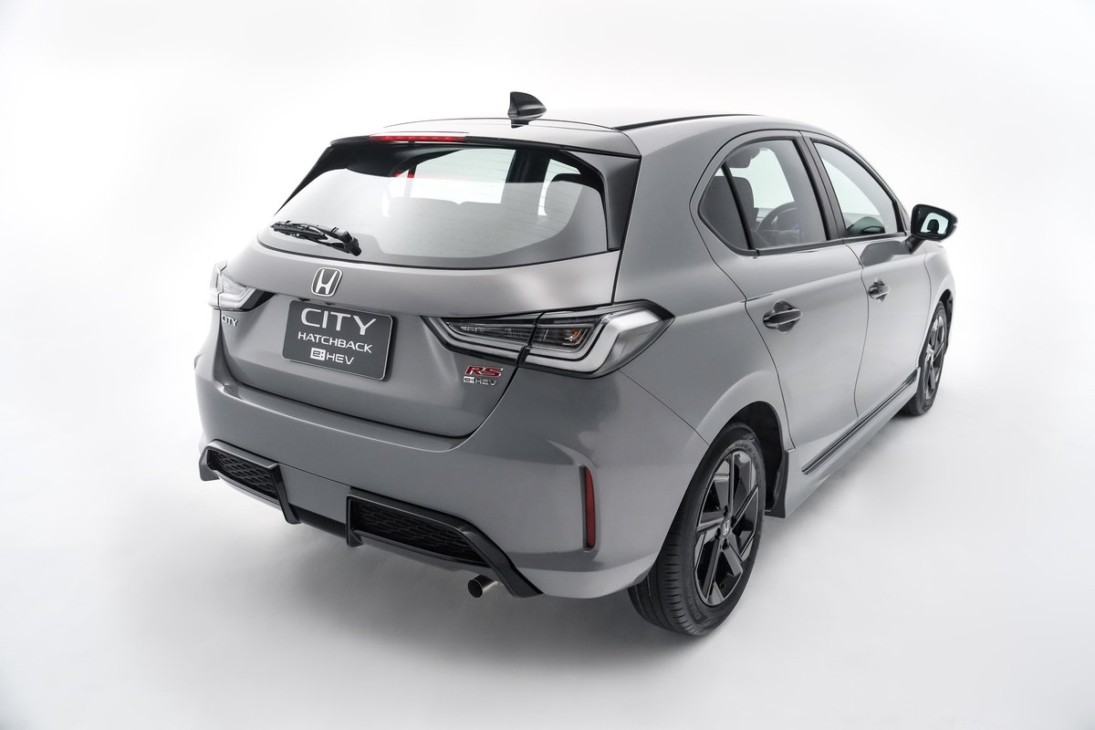 Honda City Hatchback e:HEV RS สีเทานมหลังคาดำ