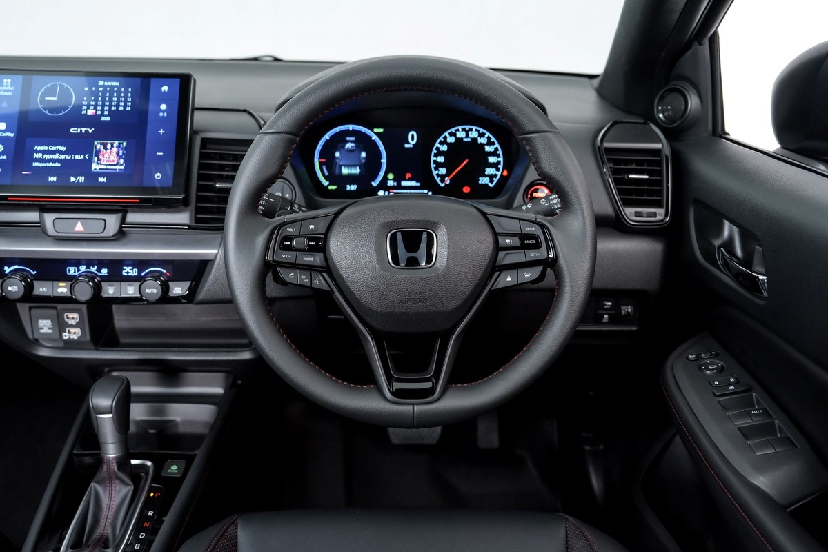 พวงมาลัยและเรือนไมล์ Honda City Hatchback e:HEV RS