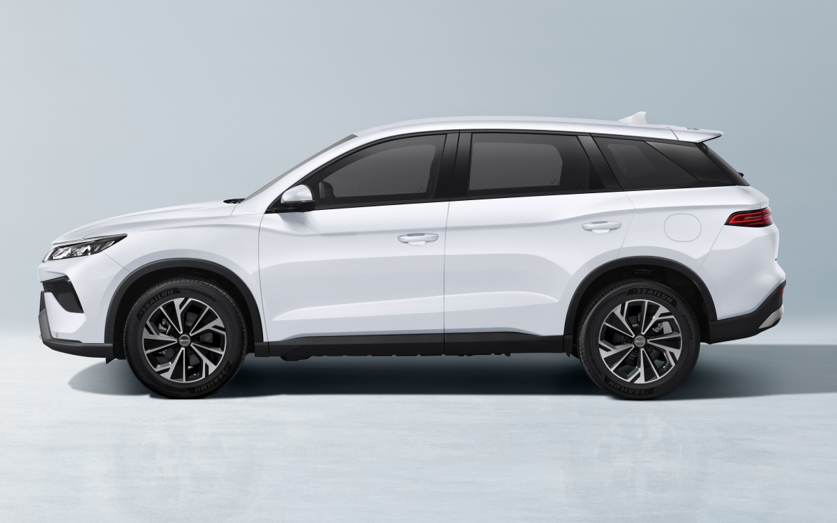 BYD SEALION 5 DM-i 2026 สีขาว มุมด้านข้าง