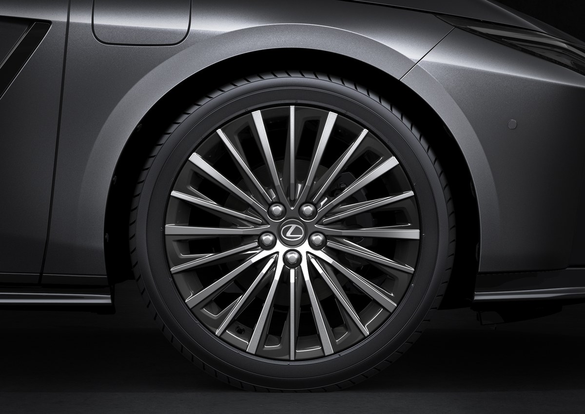 ALL-NEW LEXUS ES 2026 เตรียมเปิดตัวอย่างเป็นทางการในไทย 13 สิงหาคมนี้ คาดลุยขุมพลัง HEV และ BEV 100% 23