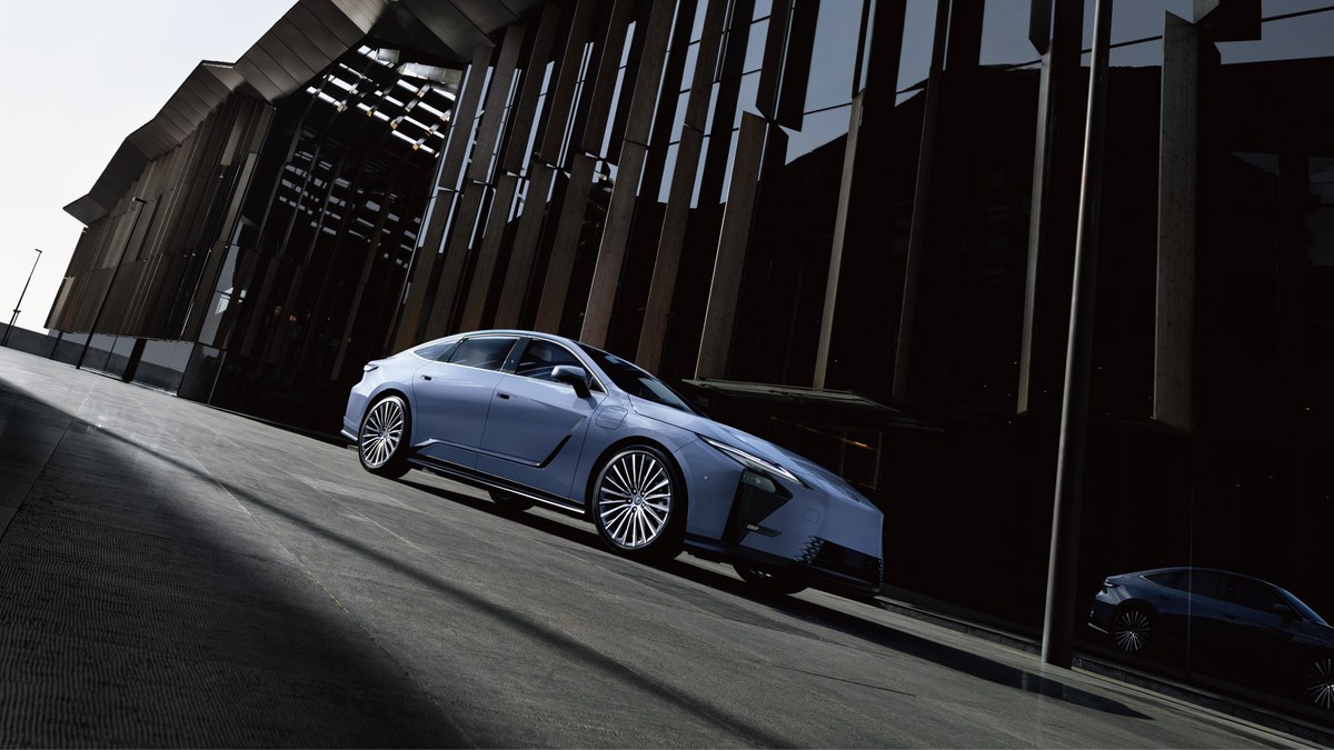 ALL-NEW LEXUS ES 2026 เตรียมเปิดตัวอย่างเป็นทางการในไทย 13 สิงหาคมนี้ คาดลุยขุมพลัง HEV และ BEV 100% 68