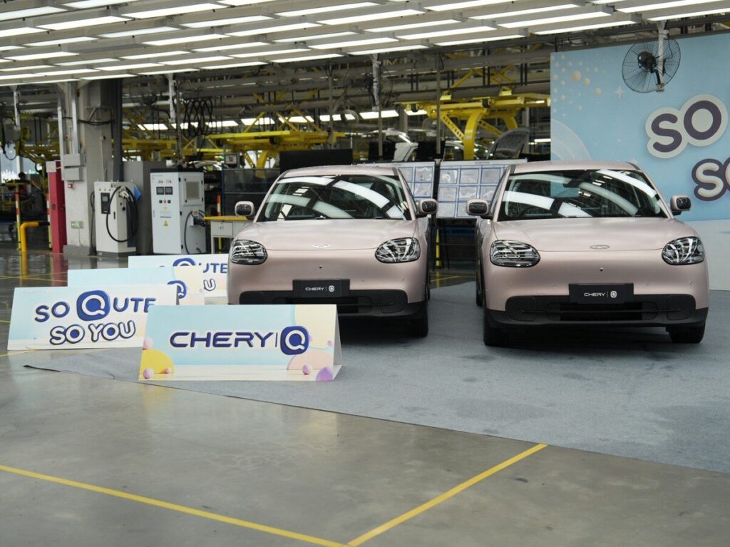แรงไม่หยุด! CHERY ส่งมอบ Chery Q 2026 ล็อตแรกกว่า 2,000 คันถึงไทย หลังกวาด ยอดจองทะลุ 3,000 คัน (ปก)