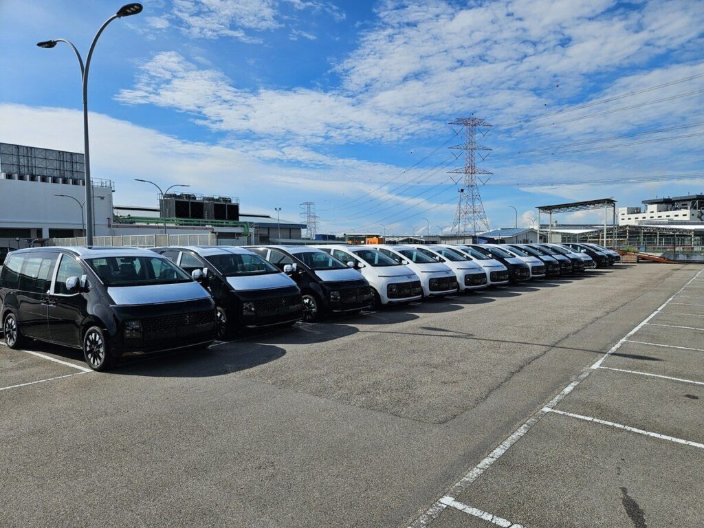 หั่นราคาครึ่งแสน! HYUNDAI STARIA 2026 รุ่นนำเข้าจากมาเลเซีย ประเดิมดีเซล Euro 5 ราคาโปรโมชันเริ่มเพียง 1.899 ล้านบาท (ปก)