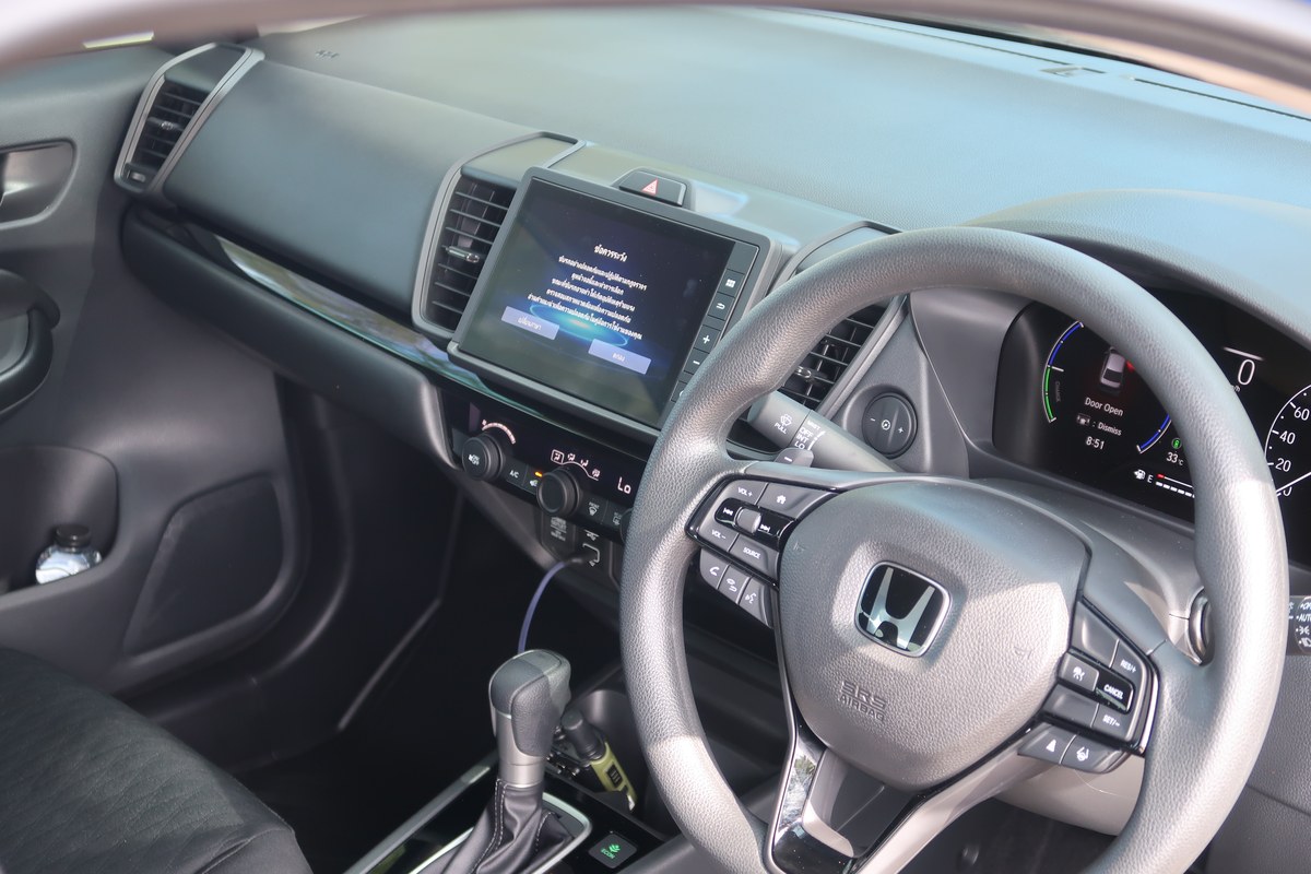 พวงมาลัยและจอกลางสัมผัส Honda City 2026 e:HEV V