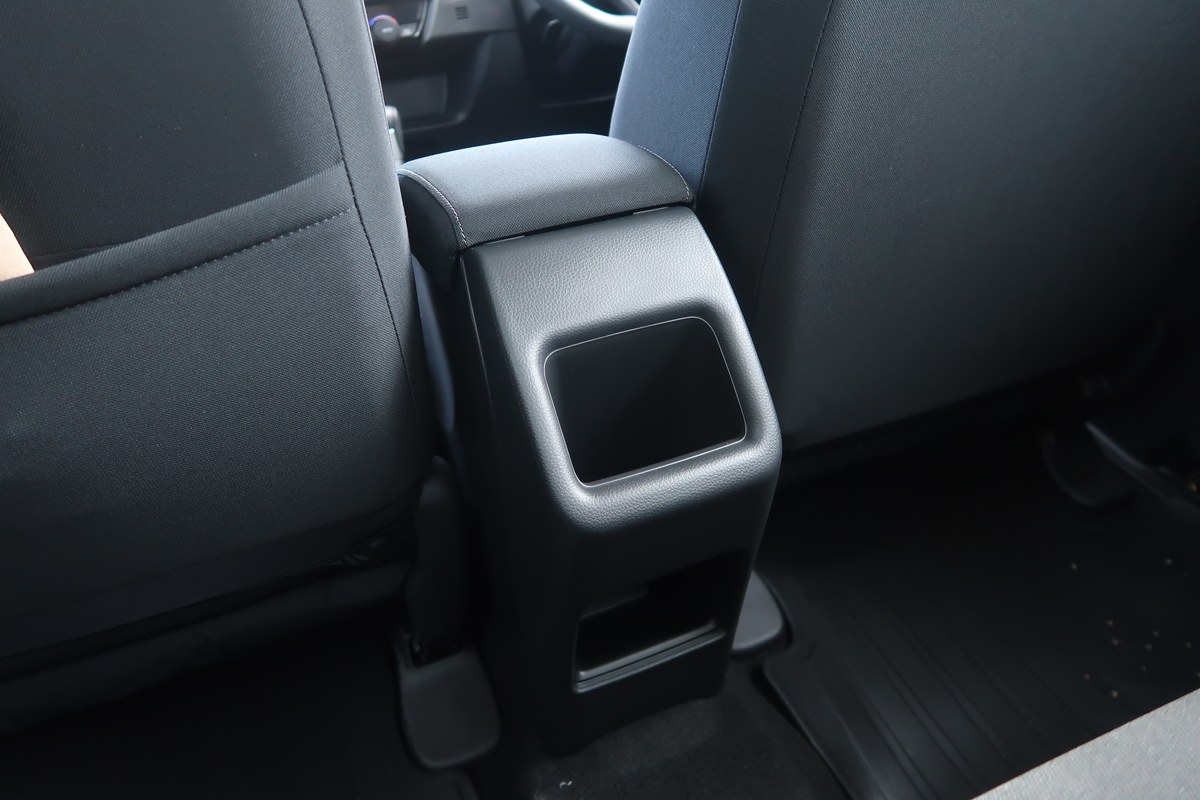 กล่องคอนโซลกลางที่นั่งแถวหลัง Honda City 2026 e:HEV V