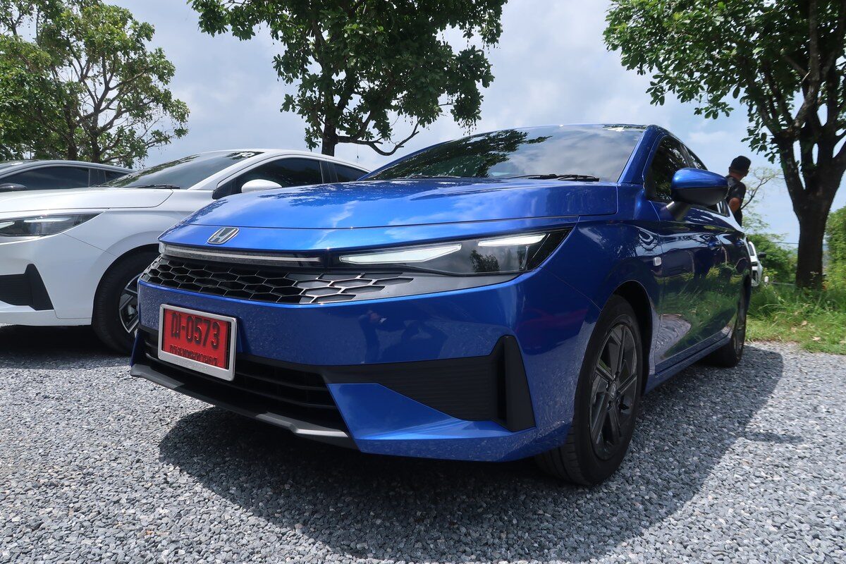 Honda City 2026 สีน้ำเงินจอดในงานเปิดตัว