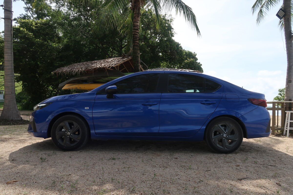 ด้านข้าง Honda City 2026 e:HEV V ล้ออัลลอย 16 นิ้ว Diamond cut สีเทา