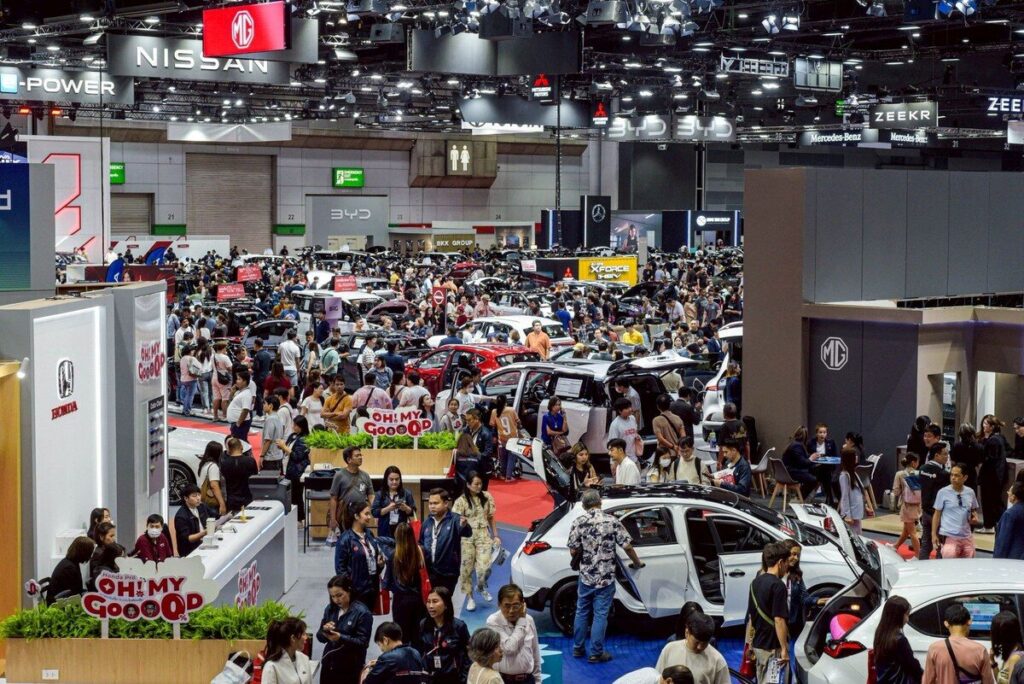 BIG MOTOR SALE 2026 ขนทัพ 30 แบรนด์ชั้นนำ บุกไบเทค บางนา 21-30 สิงหาคมนี้ กระตุ้นตลาดรถยนต์ครึ่งปีหลัง (ปก)