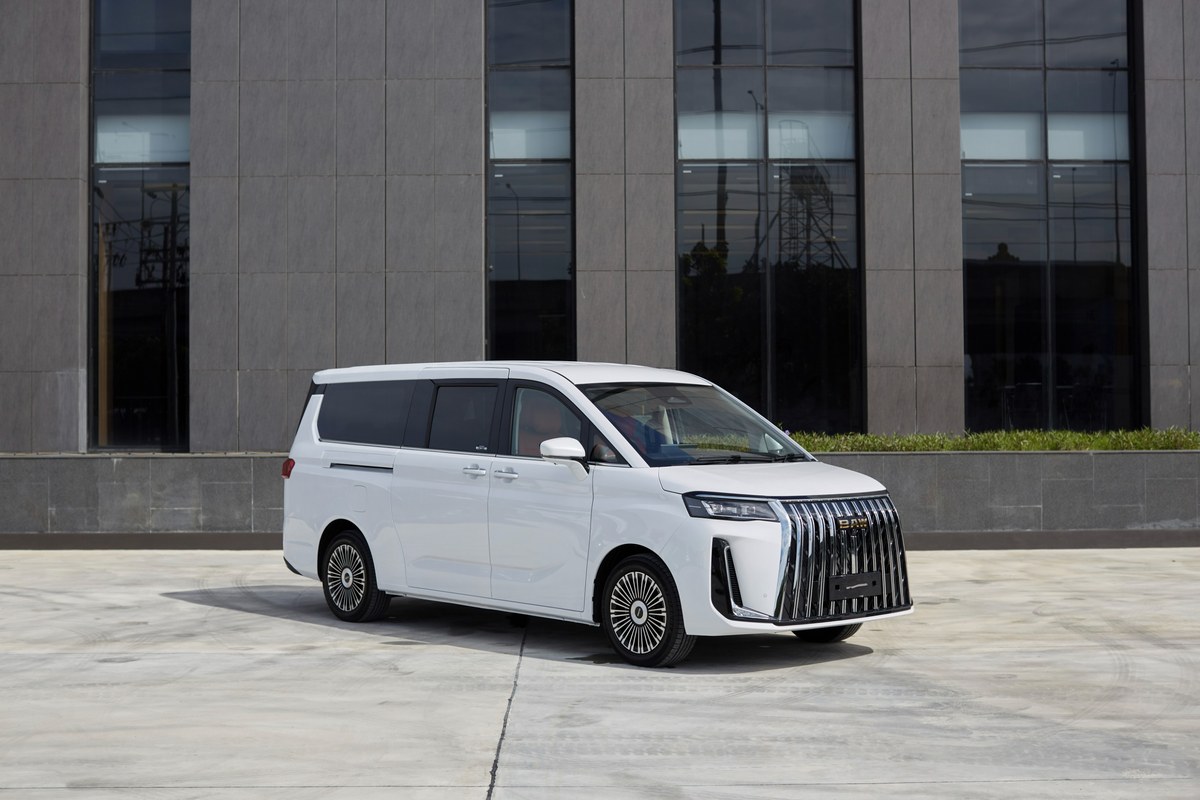 NEX เปิดตัว BAW M8 Flagship 2026 รถยนต์ไฟฟ้า MPV 7 ที่นั่งพรีเมียม ชูระยะทางวิ่ง 408 กม. กับราคา 1.299 ล้านบาท 25