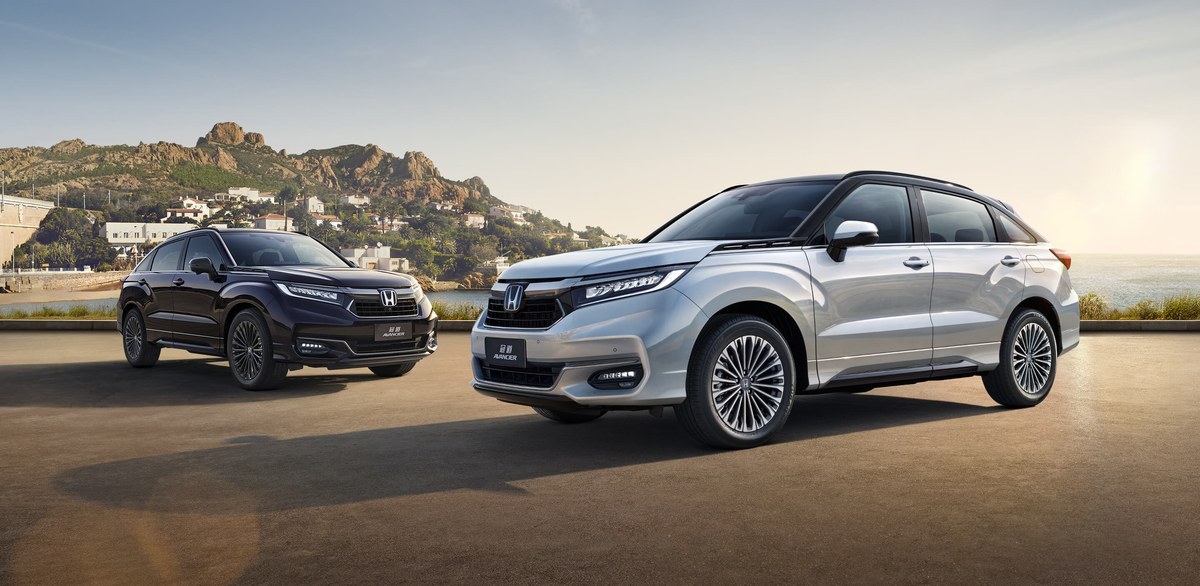Honda Avancier 2026 คู่สีดำ-เงิน มุมภูมิทัศน์