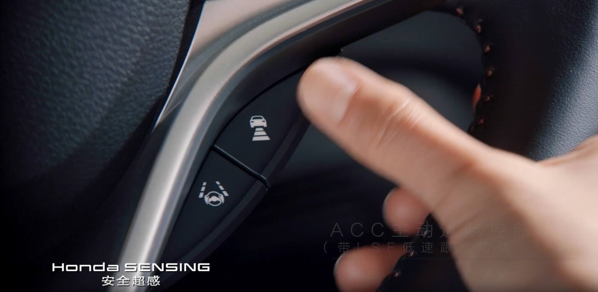 ปุ่มระบบ Honda SENSING บนพวงมาลัย