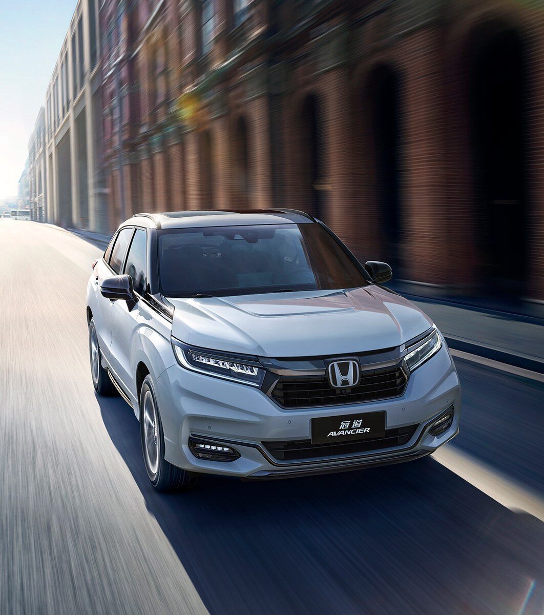 Honda Avancier 2026 สีเงิน มุมหน้าเอียง