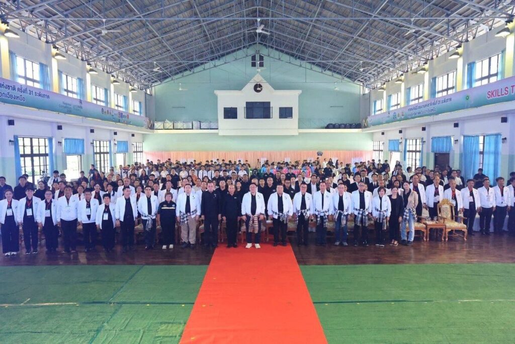 โตโยต้า รับมอบโล่เกียรติคุณผู้สนับสนุนการแข่งขันฝีมือแรงงานแห่งชาติ ครั้งที่ 31 ระดับภาค ย้ำความสำเร็จพัฒนาช่างตัวถังและสีสะสมกว่า 1,500 คน (ปก)