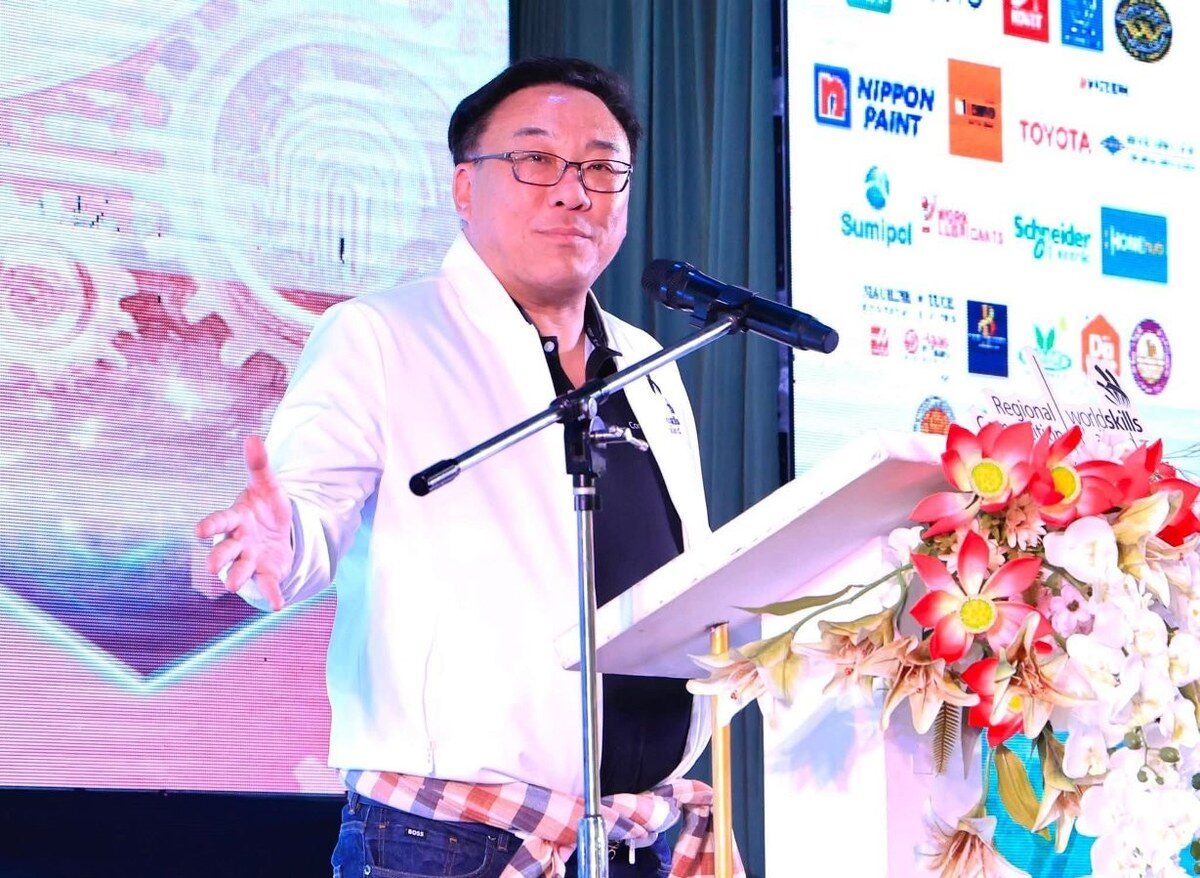 โตโยต้า รับมอบโล่เกียรติคุณผู้สนับสนุนการแข่งขันฝีมือแรงงานแห่งชาติ ครั้งที่ 31 ระดับภาค ย้ำความสำเร็จพัฒนาช่างตัวถังและสีสะสมกว่า 1,500 คน 6