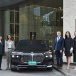 บีเอ็มดับเบิลยูส่งมอบ BMW 750e xDrive M Sport 2026 ให้ The Athenee ฉลองพันธมิตร 15 ปี