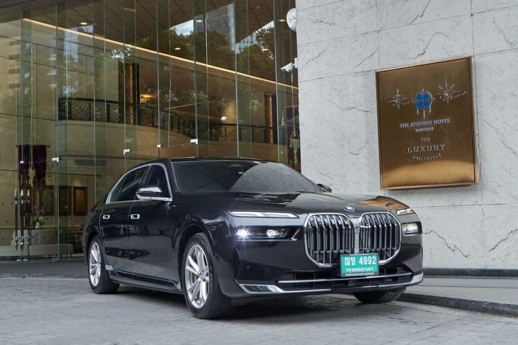 BMW 750e xDrive M Sport 2026 รถลีมูซีนสำหรับบริการแขก VVIP ของโรงแรม ดิ แอทธินี