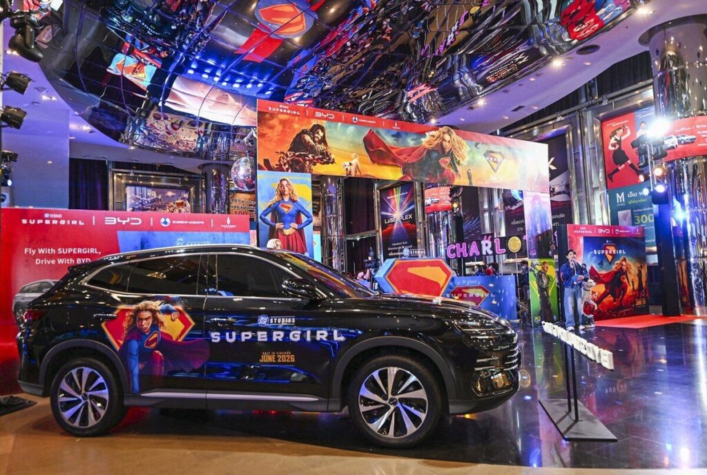 รถ BYD SEALION 6 DM-i ติดลาย SUPERGIRL ในกิจกรรม Fly With SUPERGIRL Drive With BYD