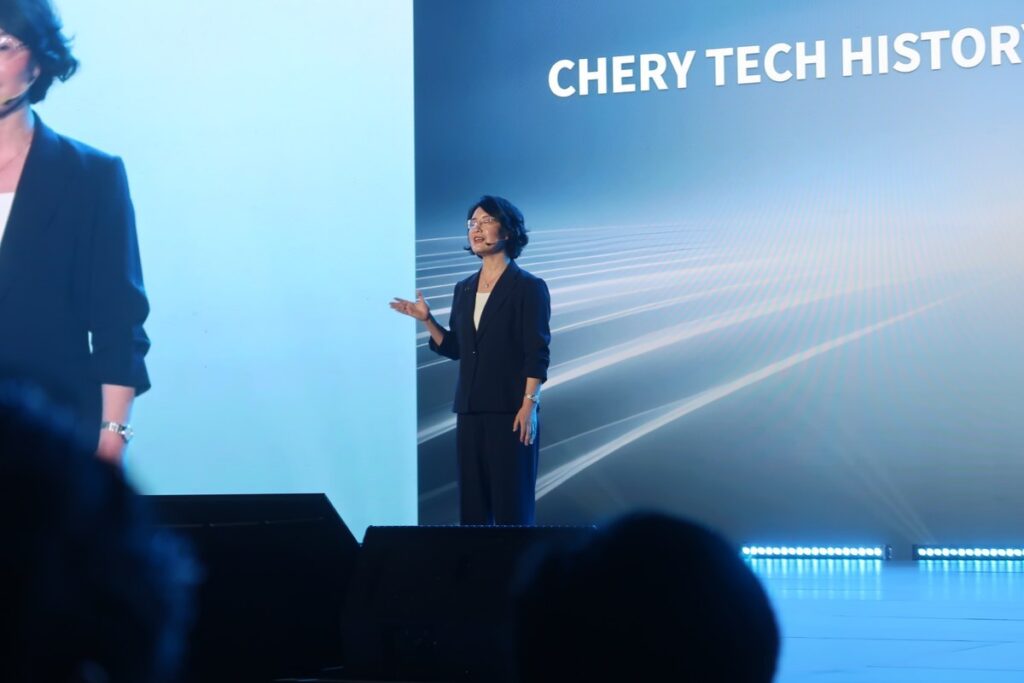 ภาพที่ 37 จากงาน CHERY TECH DAY 2026 บรรยากาศเวที TECH DAY 2026 พร้อมรถจัดแสดงและหุ่นยนต์