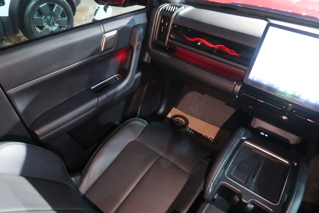 ภาพที่ 46 จากงาน CHERY TECH DAY 2026 ห้องโดยสารและค็อกพิตรถ JAECOO ในพื้นที่จัดแสดง