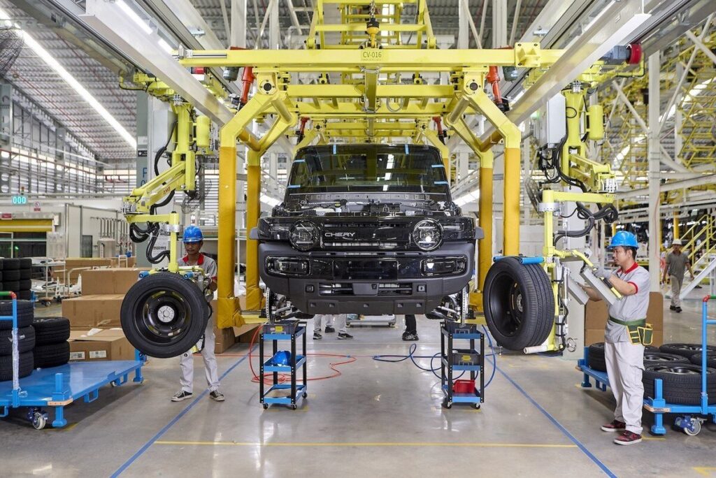 ตัวถัง Chery V23 บนสายการประกอบในประเทศไทย