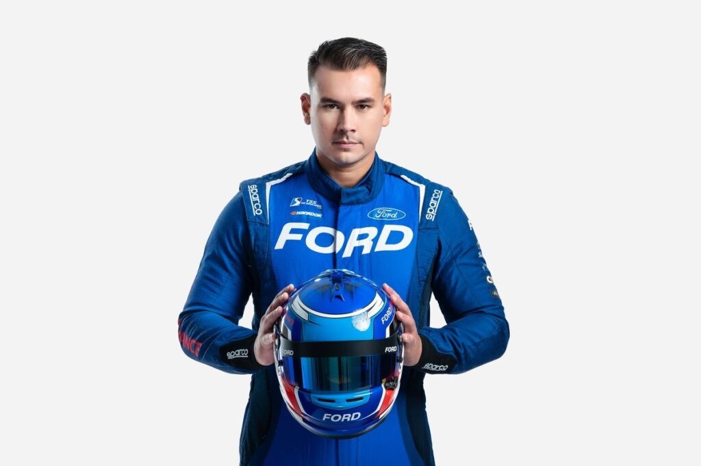 แซนดี้ เคราแก้ว สตูวิค นักแข่งทีม Ford Thailand Racing หมายเลข 3
