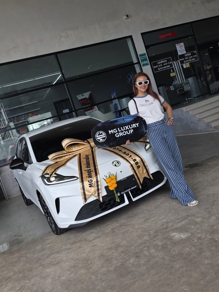 ลูกค้ากับ MG URBAN 2026 สีขาวหลังรับมอบรถ