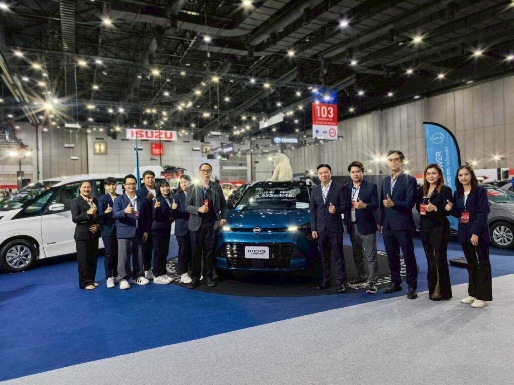 ผู้บริหารและทีมงาน Nissan ในบูธ FAST Auto Show Thailand 2026